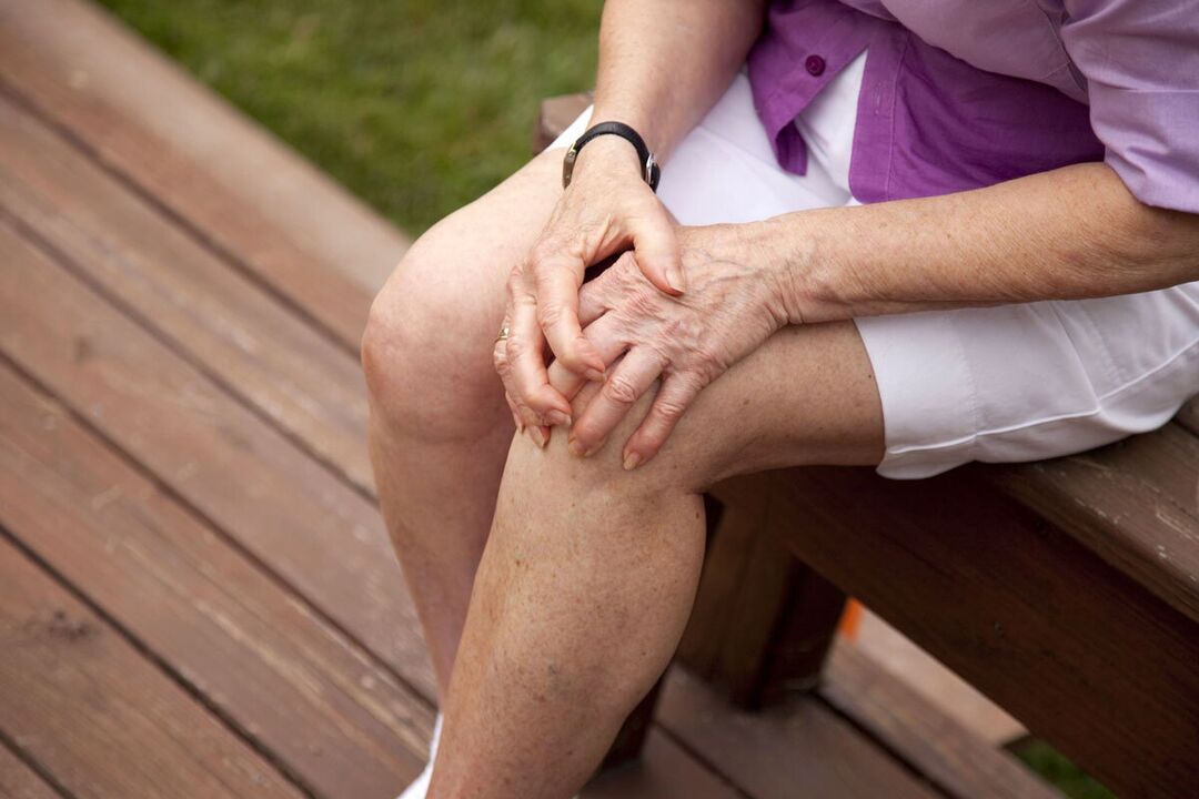 A dor nas articulacións do xeonllo pode ser un síntoma de enfermidades reumáticas