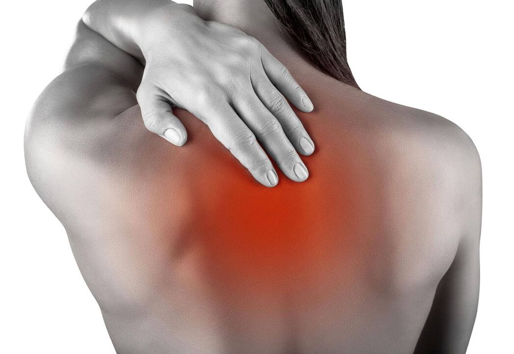 Dor nas costas na zona do omóplato causada por enfermidade ou lesión