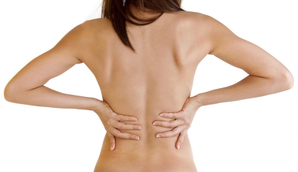 Na segunda fase da osteocondrose torácica, aparece dor nas costas